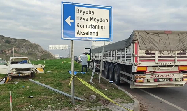 Otomobil İle Tır Çarpıştı, 3 Ölü, 3 Yaralı
