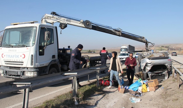 Otomobil Refüje Devvrildi:1 Yaralı
