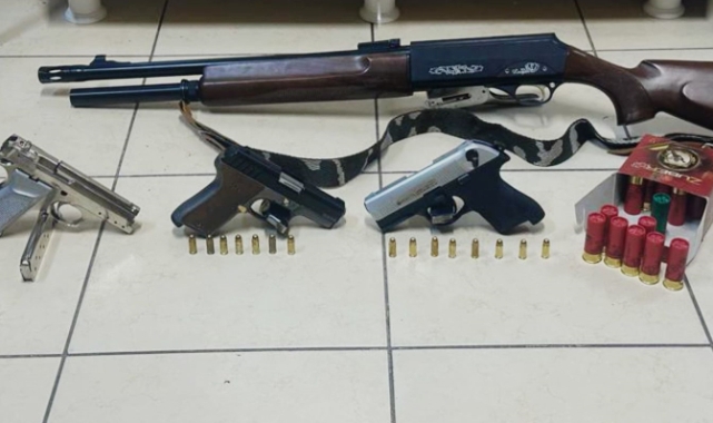 Ruhsatsız 4 Tüfek ve 27 Tabanca Ele Geçirildi