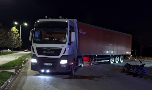 Tıra Çarpan Motosikletin Sürücüsü Yaralandı