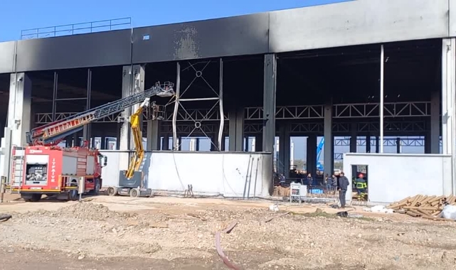 Yanan Malzemelerin Üzerine Düşen 2 İşçi Öldü