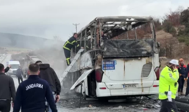 Yolcu Otobüsü Kamyona Çarptı, 2 Ölü, 5 Yaralı