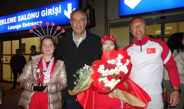 Down Sendromlu Nilsu ve Selin Naz, Dünya Şampiyonu Oldu