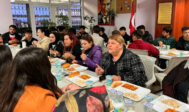 Erdem'den Öğrencilere İftar Yemeği