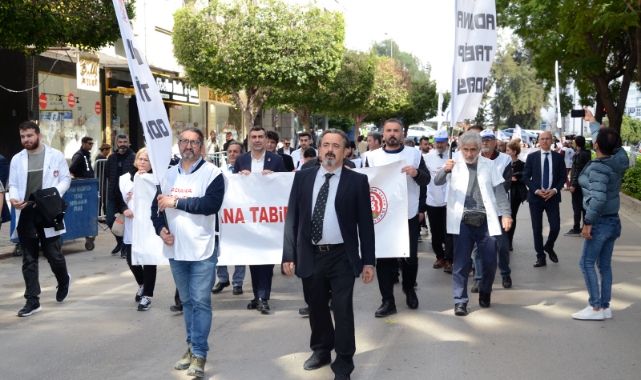 Hekim Ve Sağlık Çalışanlarından Beyaz Yürüyüş