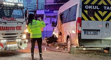 İki Servis Minibüsü Çarpıştı, 28 Yaralı