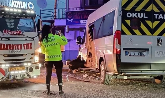 İki Servis Minibüsü Çarpıştı, 28 Yaralı