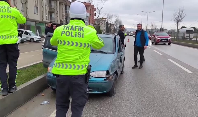Kavşakta Feci Kaza:2 Yaralı