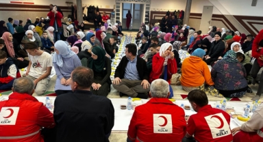 Kızılay, Üç Kıtada İftar Veriyor