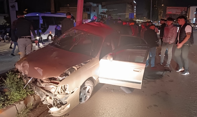 Kontrolden Çıktı, Direğe Çarptı