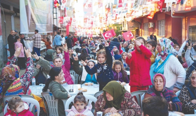 Menderes Kutlu’dan Binlerce Kişiye İftar