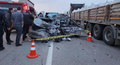 Otomobil Tırla Çarpıştı:2 Ölü