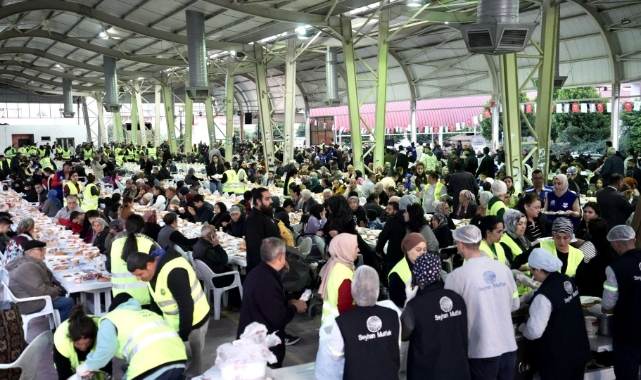 Seyhan’da İlk ''İftar Sofrası'' Kuruldu