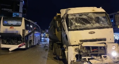 Yolcu Otobüsü Hafriyat Kamyonuyla Çarpıştı:4 Yaralı