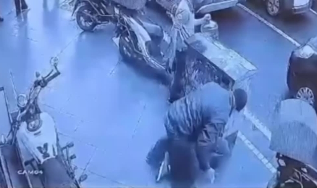 Yolda Yürürken Taşlı Saldırıya Uğradı!