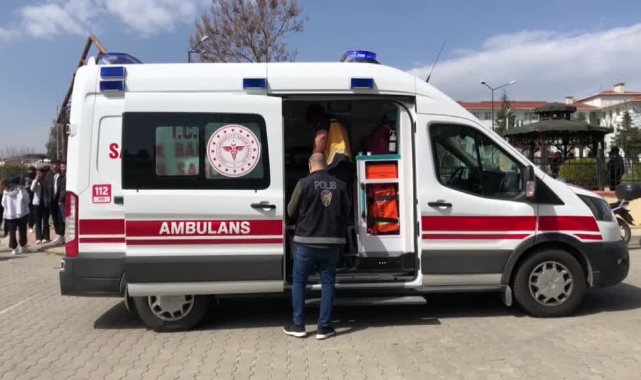Yolun Karşısına Geçen Anne ve Kızına Otmobil Çarptı