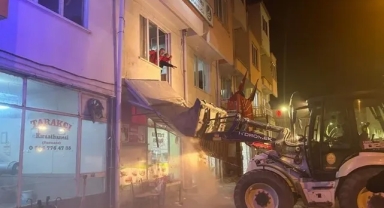 CHP Binasının Balkonu Çöktü:18 Yaralı