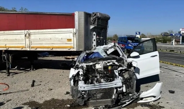 Kırıkkale'de Trafik Kazası:1 Ölü,2 Yaralı