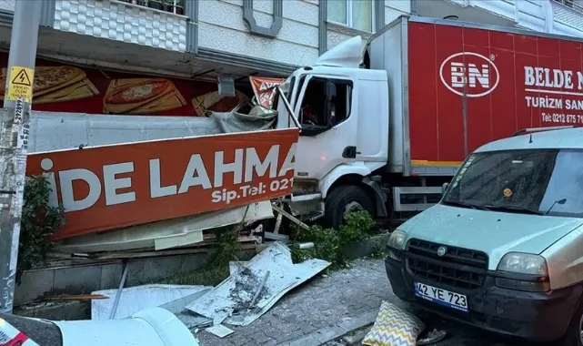 Kontrolden Çıktı, 11 Aracı Biçip İş Yerine Daldı