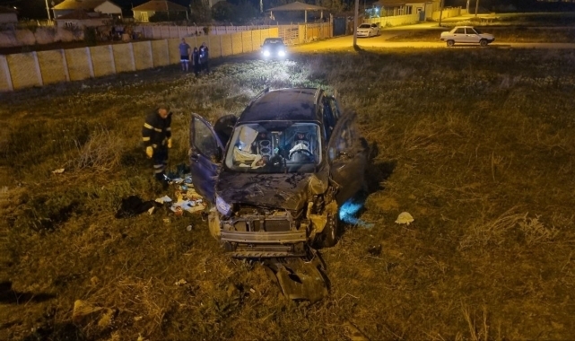 Otomobille Çarpışan Araç Yoldan Çıkıp Araziye Devrildi