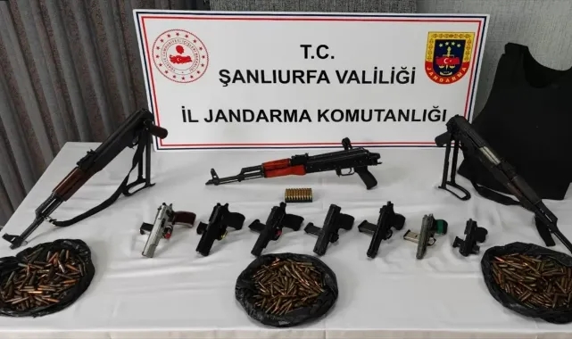Ruhsatsız Silahları Bahçedeki Çakılların İçine Saklamışlar