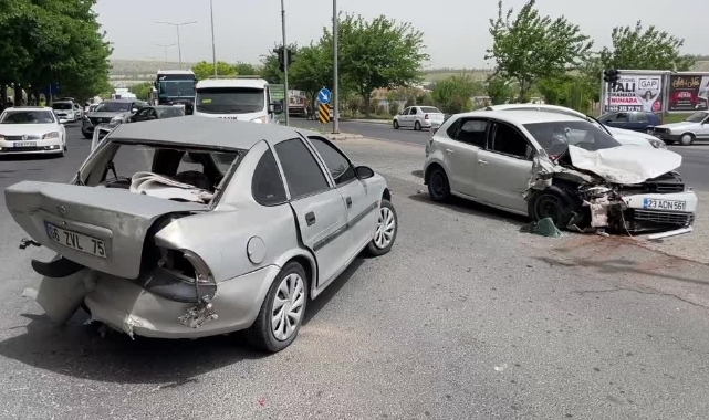 Zincirleme Trafik Kazası:7 Yaralı