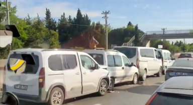 Ani Fren Yaptı, Zincirleme Kazaya Neden Oldu