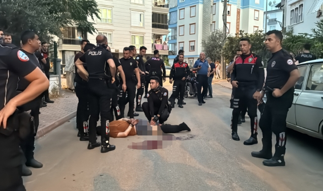 Annesini Eve Kilitleyip, Bıçakla Dehşet Saçtı