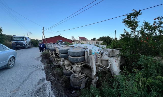 Beton Mikserinin Geçtiği Yol Çöktü