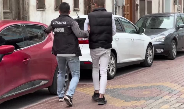 Cezaevinden İzinli Çıktı, Uyuşturucu Satarken Yakalandı