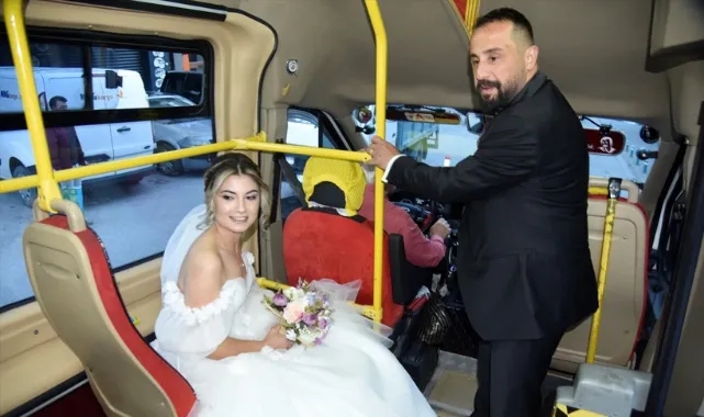 Düğünlerine Dolmuşla Gittiler