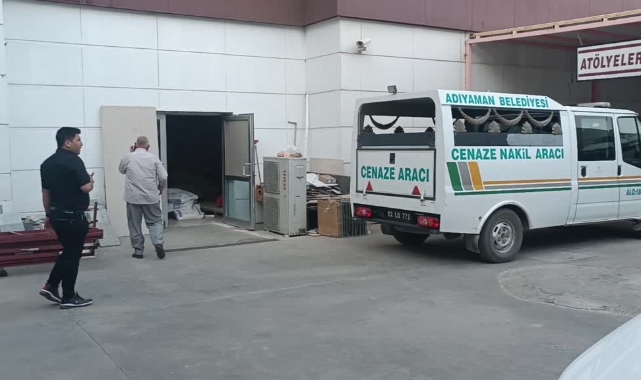 Eşini Bıçaklayarak Öldürdü