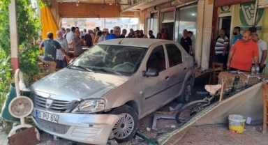 Fren Yerine Gaza Basınca Kahvehaneye Daldı!
