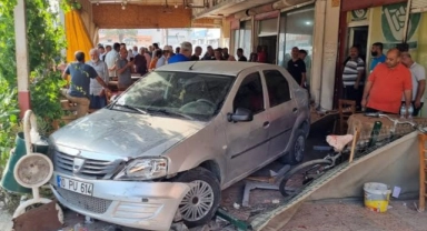Fren Yerine Gaza Basınca Kahvehaneye Daldı!