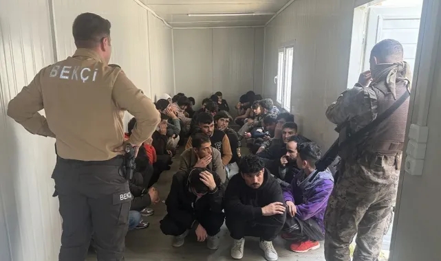 Kamyonet Kasasında 36 Düzensiz Göçmen Yakalandı