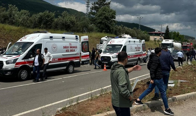 Kara Yolda Korkunç Kaza:8 Ölü