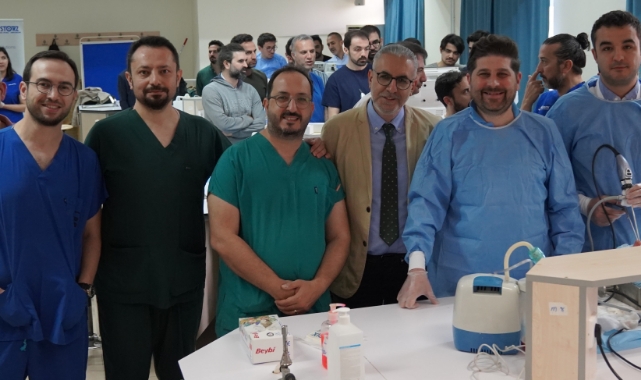 KBB Hekimlerine Kadavra Üzerinde Canlı Eğitim
