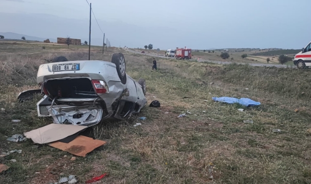 Otomobil Şarampole Devrildi:2 Ölü,3 Yaralı
