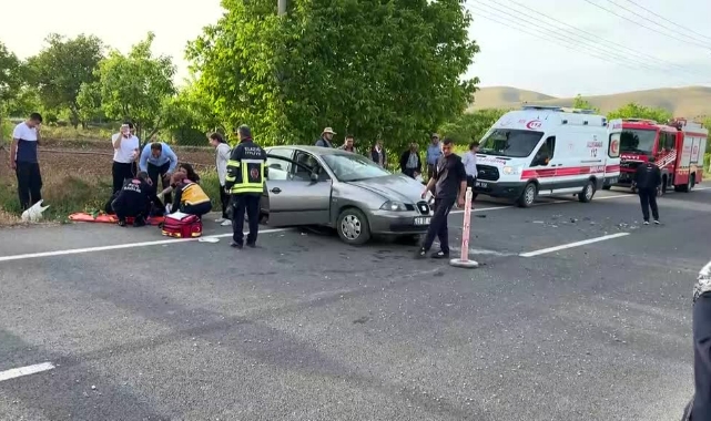 Otomobiller Çarpıştı:7 Yaralı