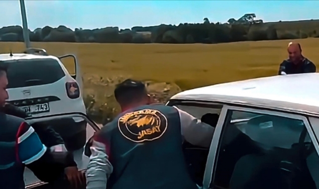 Sahte Plaka Taktığı Çalıntı Otomobille Kaçarken Yakalandı