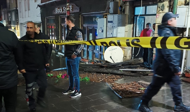 Şampiyonluk Kutlamasında Balkon Çöktü:3 Yaralı