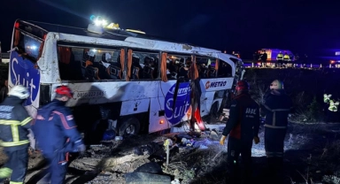 Yolcu Otobüsü Şarampole Devrildi:2 Ölü