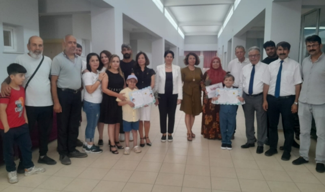 Balcalı Şefkat Evi Okul Sınıfında Miniklerin Karne Sevinci