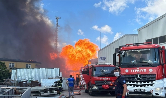 Boya Fabrikasında Yangın