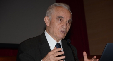 Eski Dışişleri Bakanı Yaşar Yakış Hayatını Kaybetti