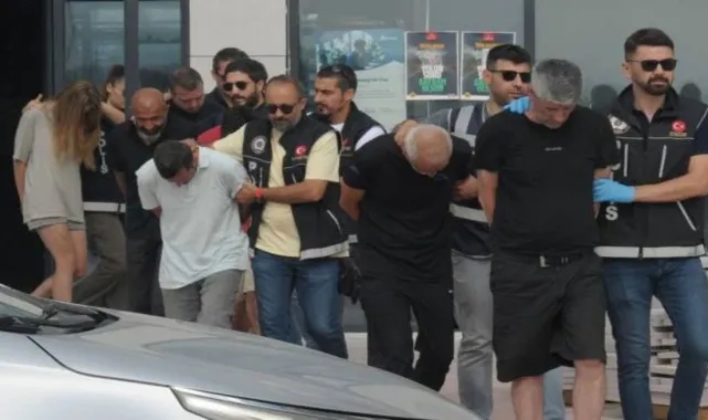 Kiralık Villada Uyuşturucu Üreten Aile Yakalandı