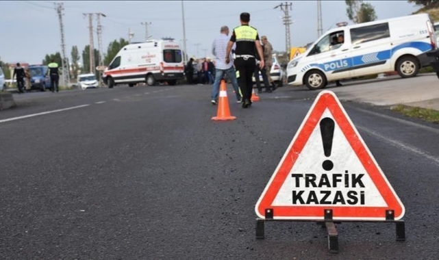 Motosiklet Devrildi:1 Ölü,1 Yaralı