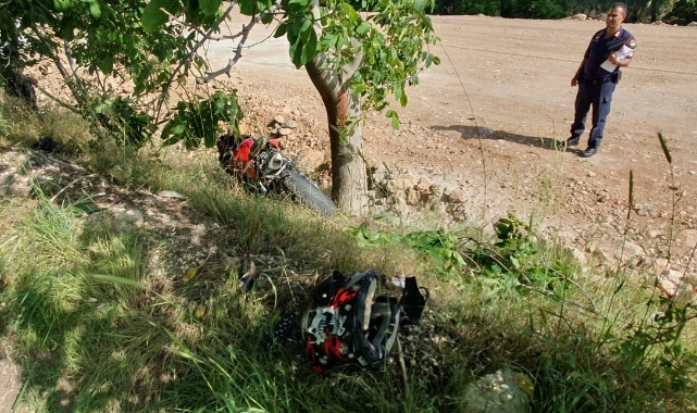 Motosiklet Şarampole Devrildi, Sürücü Öldü
