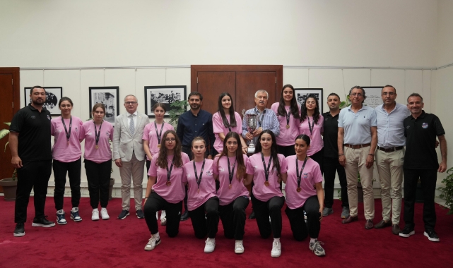 Şampiyon Kızlar Kupayı Zeydan Karalar'a Getirdi