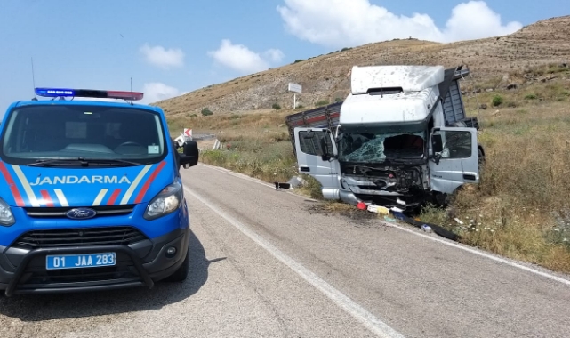 Tır Kamyonetle Çarpıştı:3 Ölü, 2 Yaralı